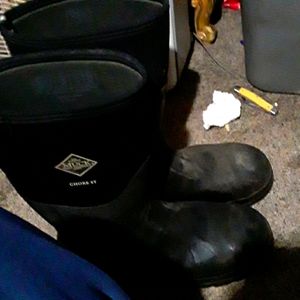 These are size 11 men muck boots